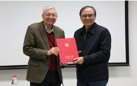 林建华校长代表学校向许智宏院士颁发院长聘书
