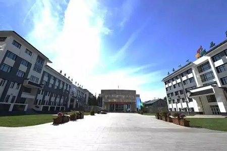 中考网 重点中学 学校简介     北京市八一中学位于中国北京中关村